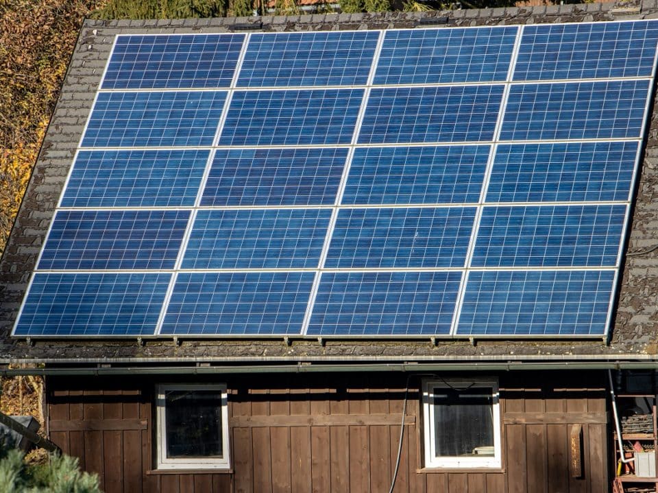 Off-Grid Bootshaus Solaranlage 4kWp Batteriespeicher 2,8kWp