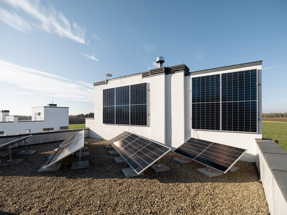 Reihenhaus mit Flachdach Solaranlage 9kWp Batteriespeicher 5kW